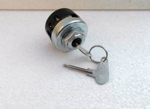 Antivol de contact + 2 clés pour tracteur, camion, bus, voiture - Garantie 5 ans - Fabriqué en UE