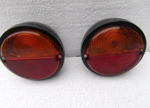 Feu arrière/clignotant pour tracteur RS 09 GT 124 ZT 300 Classic, boîtier métallique - 1 pièce