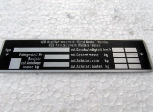 n° 84 Plaque type  Multicar uniquement M 22 Werdau / Waltershausen Aluminium profondément gravé