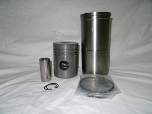 Kit de réparation moteur (piston, cylindre et chemise) pour tracteurs Fortschritt IFA W50 ZT 300 et 303