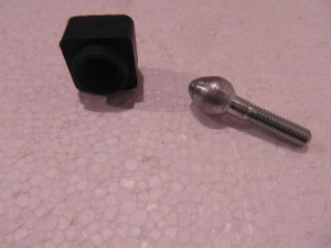 Gummi Puffer Motorhaube Auflagegummi + Haltebolzen Zetor 5211 7211  - 