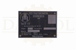 N° 37 - Plaque signalétique GT 122 "VEB TRAKTORENWERK SCHÖNEBECK" Aluminium, gravé, IFA Fortschritt