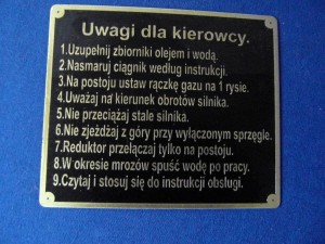 N° 22 Panneau "Attention" en polonais "Uwagi dla kierowcy" Ursus C 45 / C 451 Aluminium, gravé