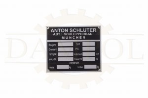 N° 113 - Plaque signalétique pour tracteur Anton Schlüter Munich, aluminium anodisé, 100 x 85 mm