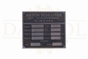 N ° 113 - Plaque signalétique pour tracteur  Anton Schlüter Munich, aluminium gravé, 100 x 85 mm