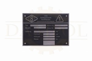  N° 78 - Plaque signalétique VEB Schlepperwerk Nordhausen (Usine de tracteurs de Nordhausen), aluminium gravé en profondeur, RDA