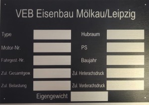 N° 135 - Plaque signalétique "VEB Eisenbau Mölkau/Leipzig" en aluminium anodisé - Picco 1